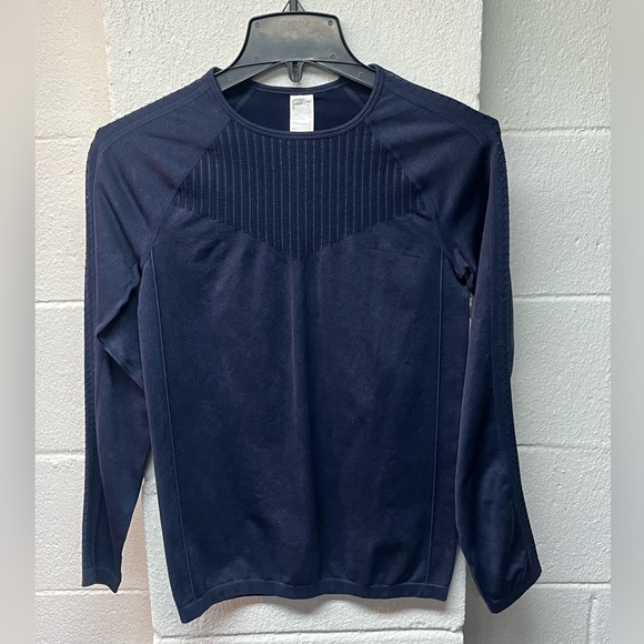Fabletics Women's S Sync
Seamless Long-Sleeve Top Navy - Picture 1 of 5